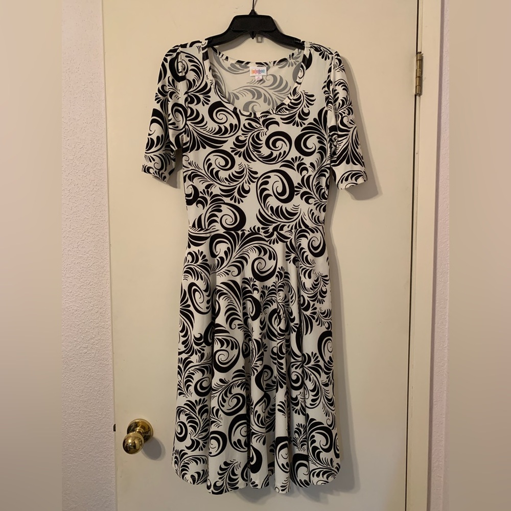 NWOT Lularoe UNICORN Nicole black n white swirl